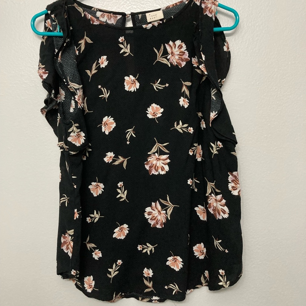 A New Day Black Floral Eyelet Top Sz M
